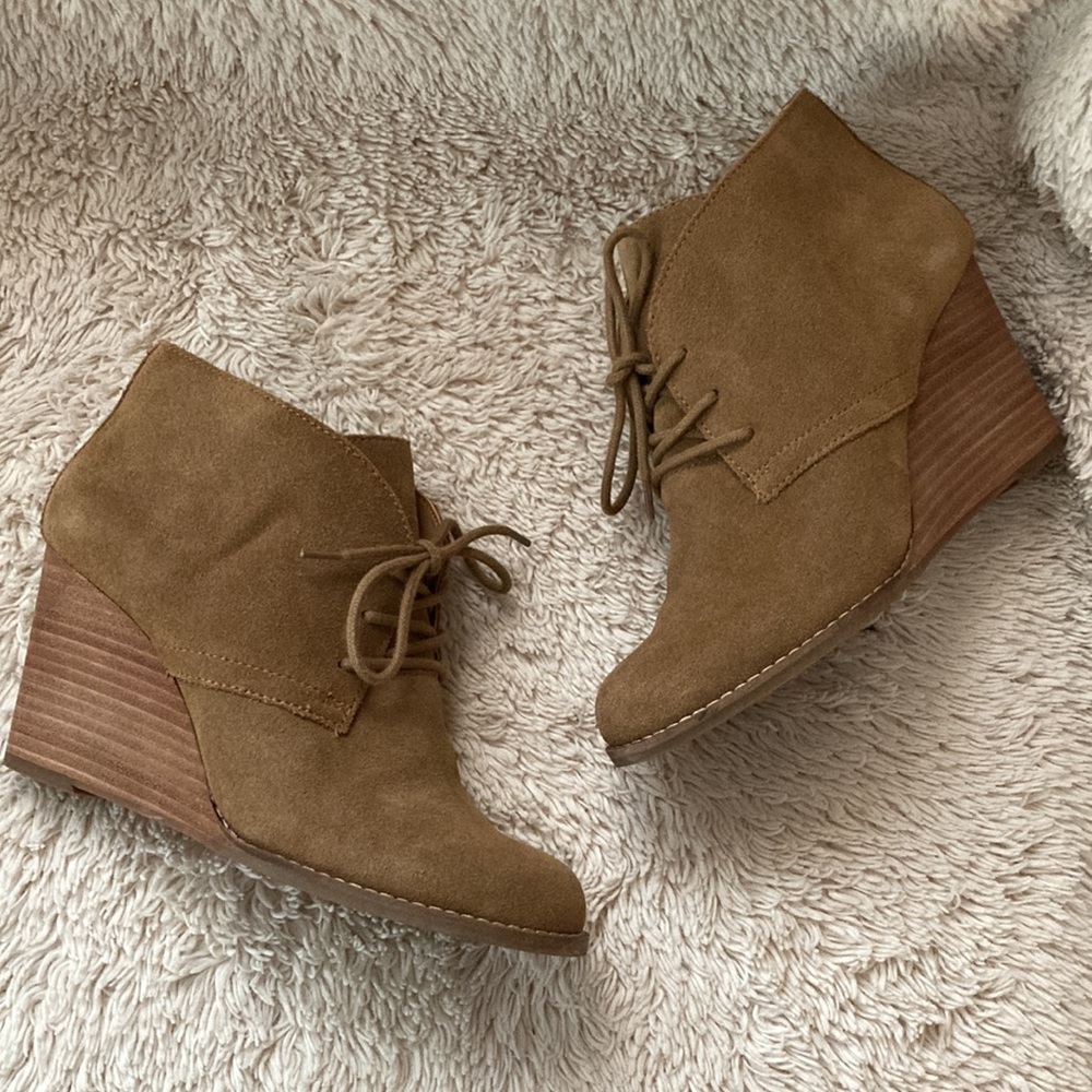 Women’s Lucky Brand suede wedge shoe - Picture 3 of 7